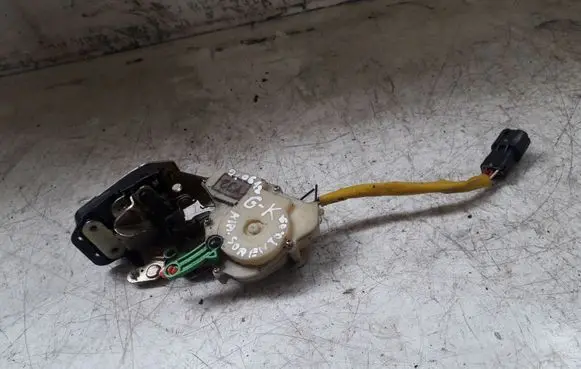 KIA Sorento Rear door lock 020530