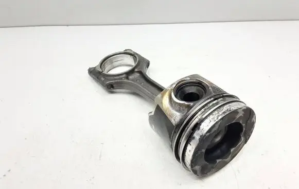 Volvo V60 Piston with connecting rod 82L175
