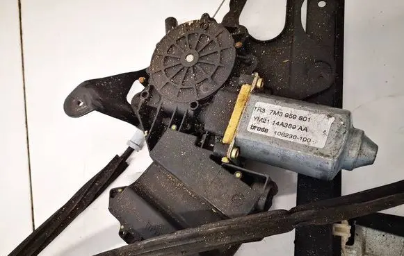 Volkswagen Sharan Front door window regulator motor 7M3959801 YM2114A389AA