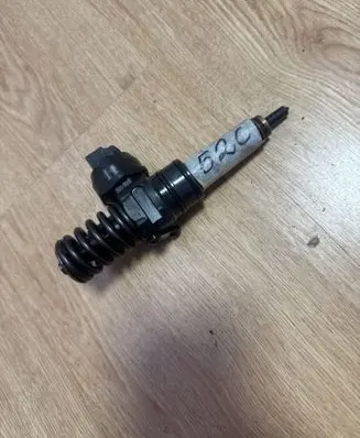 Skoda Octavia Mk2 (1Z) Fuel injector 0414720215 038130073AG