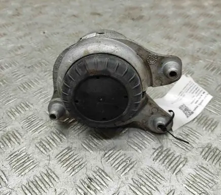 Mercedes-Benz C W205 Engine mount bracket A2052406617