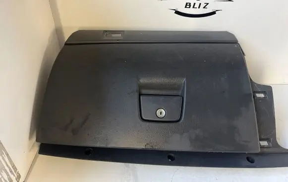 Volvo V50 Glove box 8626141 3865