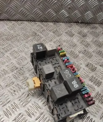 Volkswagen PASSAT B4 Fuse box set 357937039