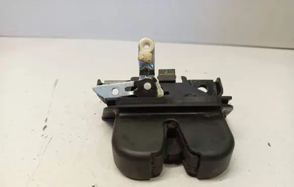 Audi A2 Tailgate/trunk/boot lock/catch/latch 8Z0827520