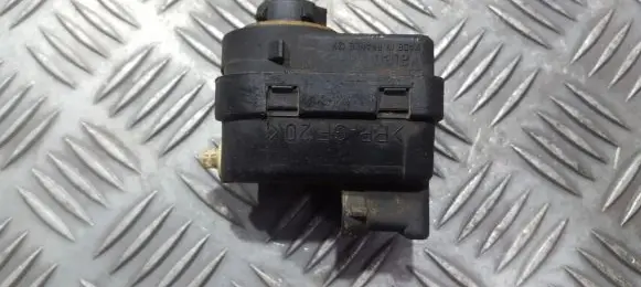 Headlight level adjustment motor