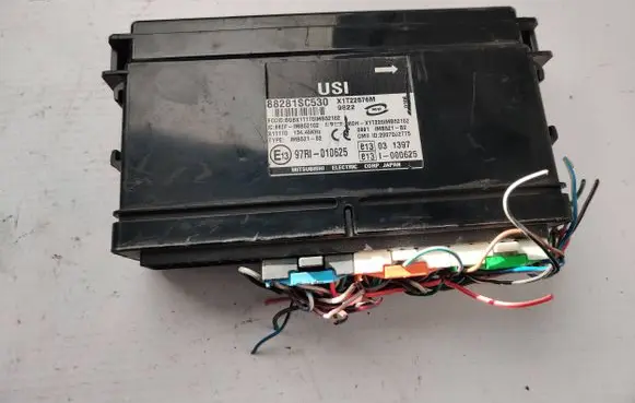 Subaru Outback Comfort/convenience module 97RI010625 88281SC530 X1T22576M