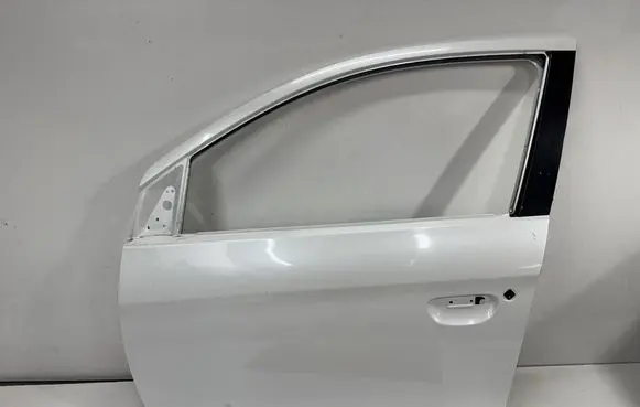 Peugeot 108 Front door 1687145380