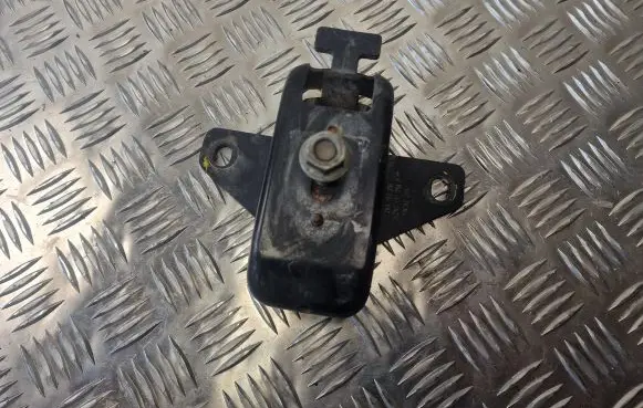 Volkswagen Amarok Engine mount bracket 2H0199256A