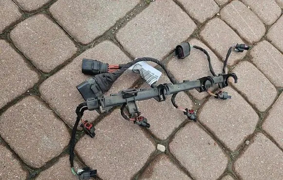 Volkswagen Golf VII Fuel injector wires 06L971627AA
