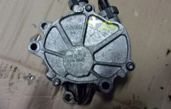 Jaguar XF X250 Vacuum pump 4R8Q2A451AF