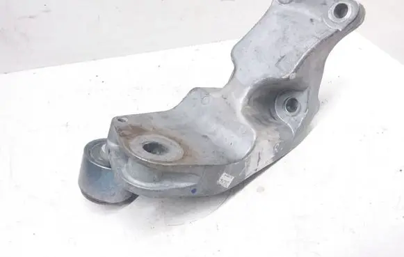 Ford Mustang VI Engine mounting bracket X05303A