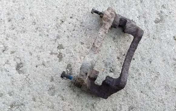 Volkswagen PASSAT B3 Front Brake Caliper Pad/Carrier 