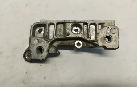 Mercedes-Benz CLA C117 X117 W117 Engine mounting bracket a6512200607