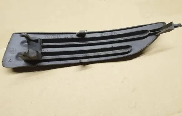 Toyota Corolla E120 E130 Front fog light trim/grill 5212702030