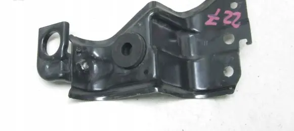 Honda CR-V Fender mounting bracket