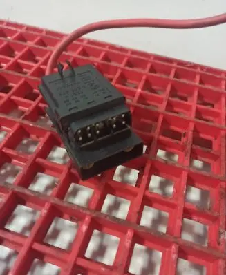 BMW 5 E39 Glow plug pre-heat relay 2246473 1221 723B501