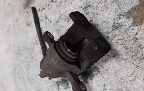 Hyundai i30 Rear brake caliper 4059191262540 582301H300