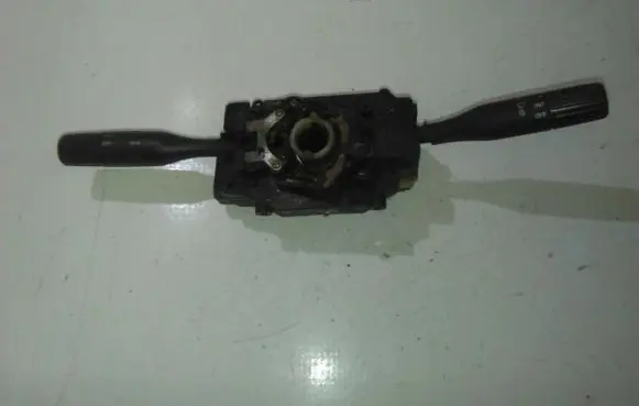 Wiper turn signal indicator stalk/switch