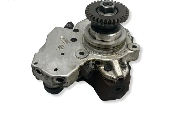 Mercedes-Benz E W211 Fuel injection high pressure pump A6420700501