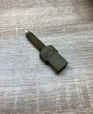 Volkswagen PASSAT B5 Brake pedal sensor switch 443945515
