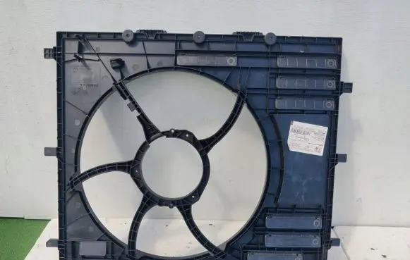 Volkswagen Crafter Radiator cooling fan shroud 2N0121207J
