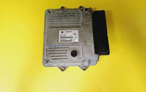 Suzuki Swift I Engine control unit/module 55563974