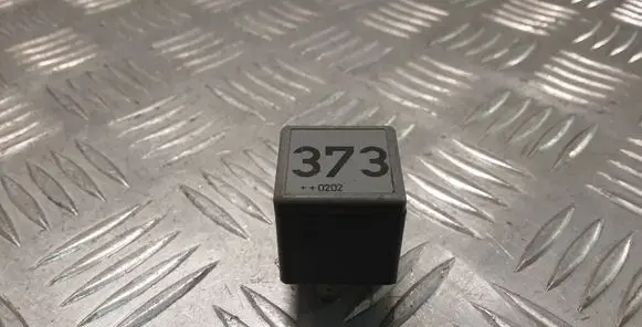 Volkswagen PASSAT B5 Other relay 8D0951253A