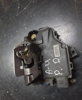 Audi A4 S4 B6 8E 8H Front door lock 4B2837016G PA66307