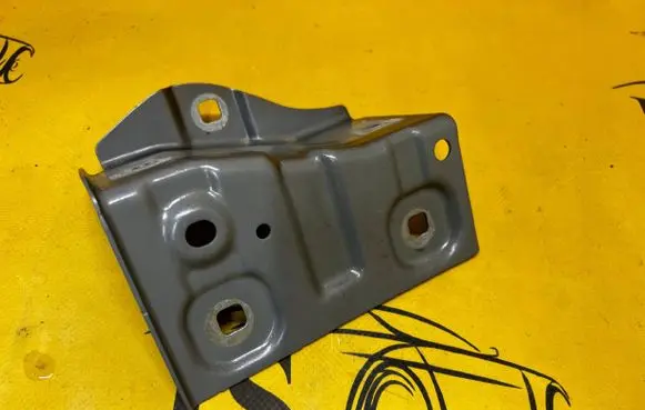 Renault Espace VI Fender mounting bracket 663505305R