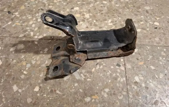Radiator mount bracket