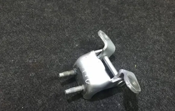 Honda CR-V Rear door lower hinge