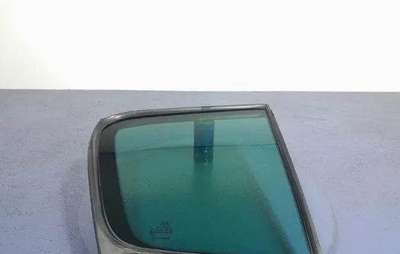 KIA Sportage Rear door window glass