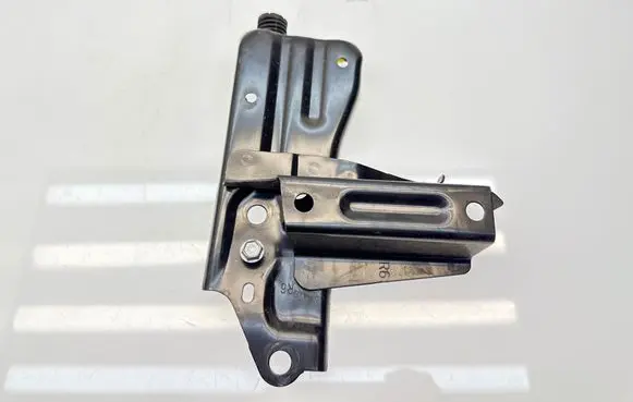 Top upper radiator support slam panel