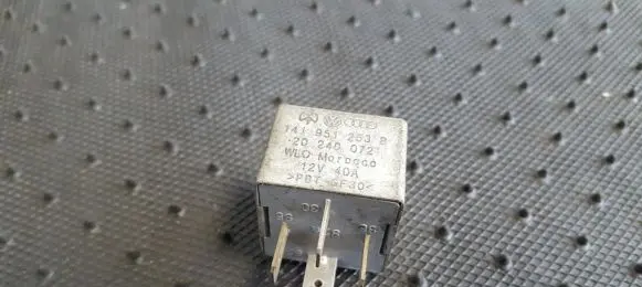 Volkswagen Golf III Other relay 141951253B 20240072