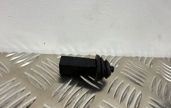 BMW 3 E90 E91 Fuel tank opening switch 82289392
