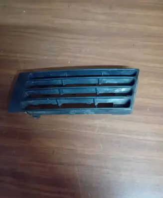 Audi A4 S4 B5 8D Front bumper lower grill 8D0807345