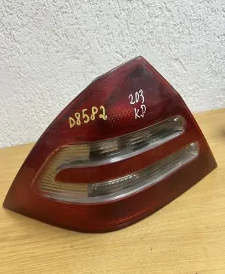 Mercedes-Benz C W203 Rear/tail lights 3311 D8582