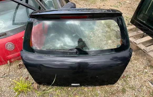 Suzuki Swift I Tailgate/trunk/boot lid