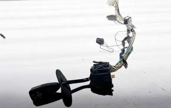 BMW 8 E31 Indicator stalk 1383103 61311383103