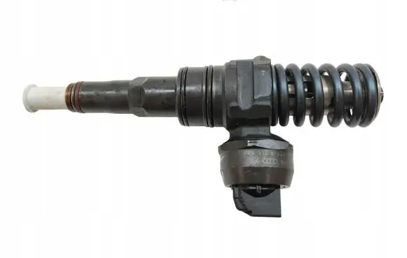 Volkswagen PASSAT B5.5 Fuel injector 038130073AJ