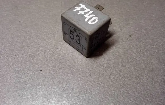 Volkswagen PASSAT B5 Other relay 141951253B 20240072