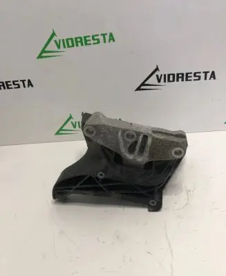 Citroen Berlingo Engine mount bracket