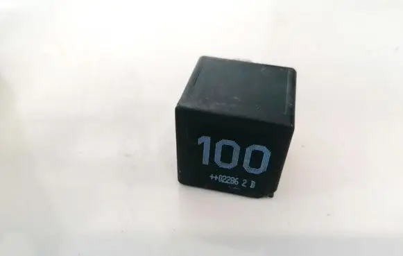 Skoda Octavia Mk1 (1U) Other relay 7m0951253a v23137-j6-x45