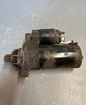 Volkswagen Golf IV Starter motor 0001125048