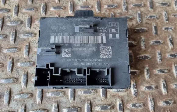 Audi A3 S3 8V Door control unit/module 5Q0959595A
