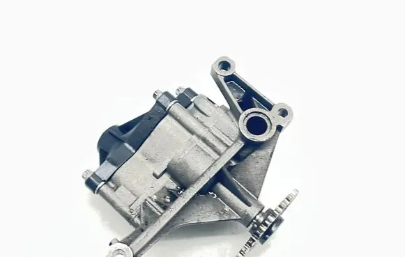 Mercedes-Benz ML W163 Oil pump 6061810901