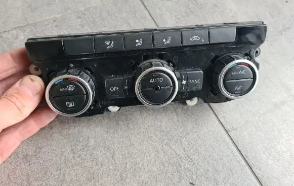 Volkswagen PASSAT B7 Climate control unit 3AA907044BA