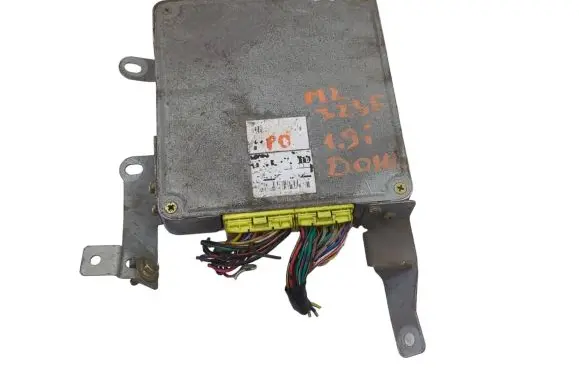 Mazda 323 Engine control unit/module Z5R56 B61K18881D