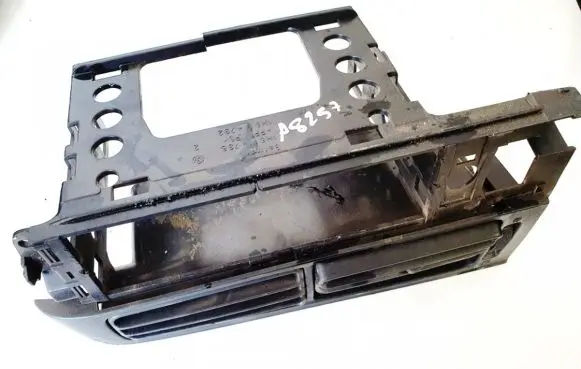 Volkswagen Golf III Dash center air vent grill 1h6819736