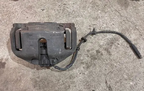 BMW 7 F01 F02 F03 F04 Front brake caliper